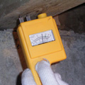含水率計測器による木材の調査