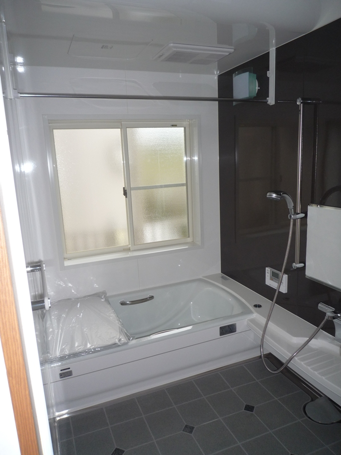 お風呂はタカラスタンダードのシステムバス 『インペリオ』を採用、1620 1.25坪サイズは広々としています